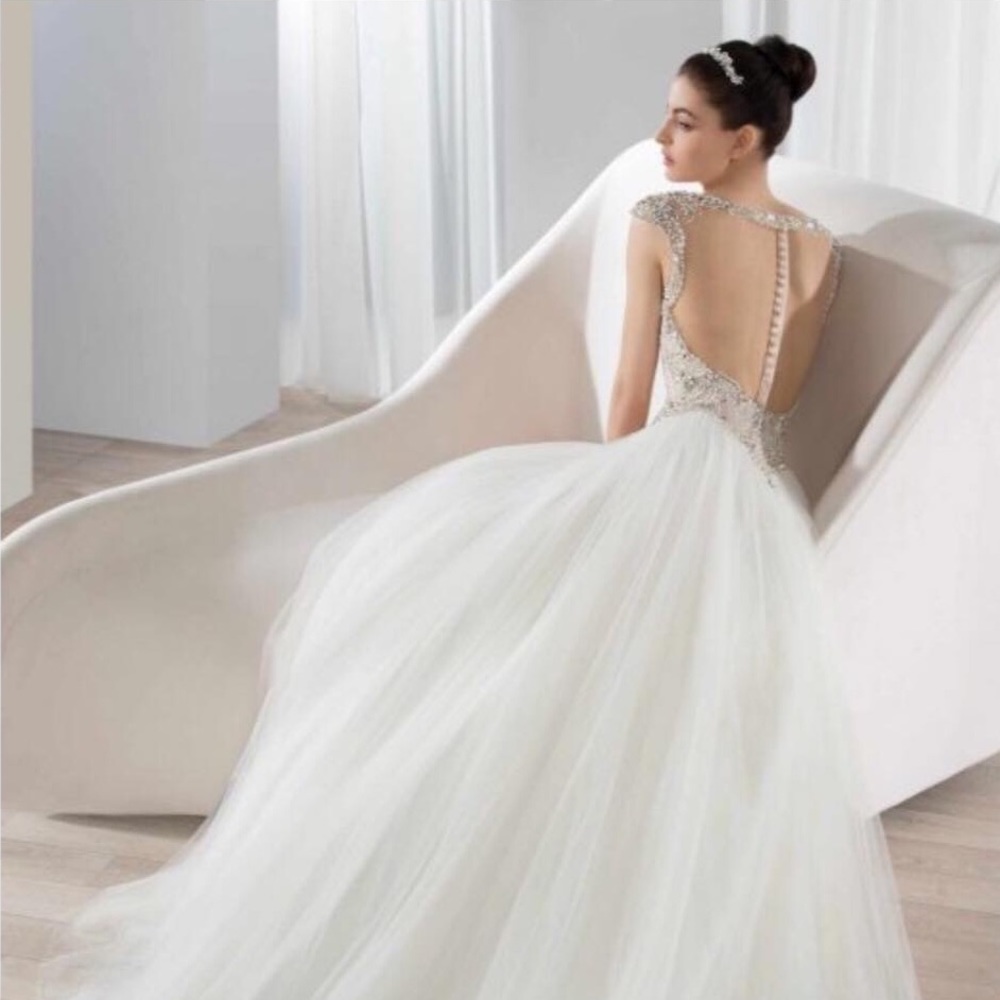 Unaltered Demetrius wedding dress